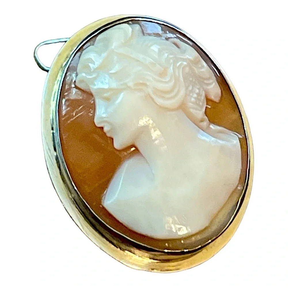 Left-Facing Nude Ceres Shell Cameo Sterling Silver Brooch/Pendant